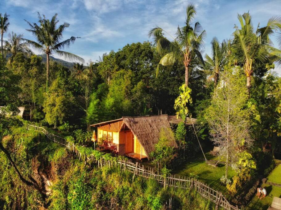 Eco Hut By Valley And 7 Waterfalls Ambengan Экстерьер фото